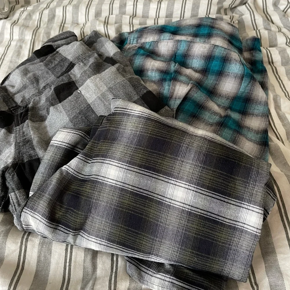 Flannel bundle - Picture 2 of 5